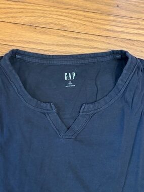 GAP Mens Notch Collar T Shirt Size Medium Tall MT Dark Grey